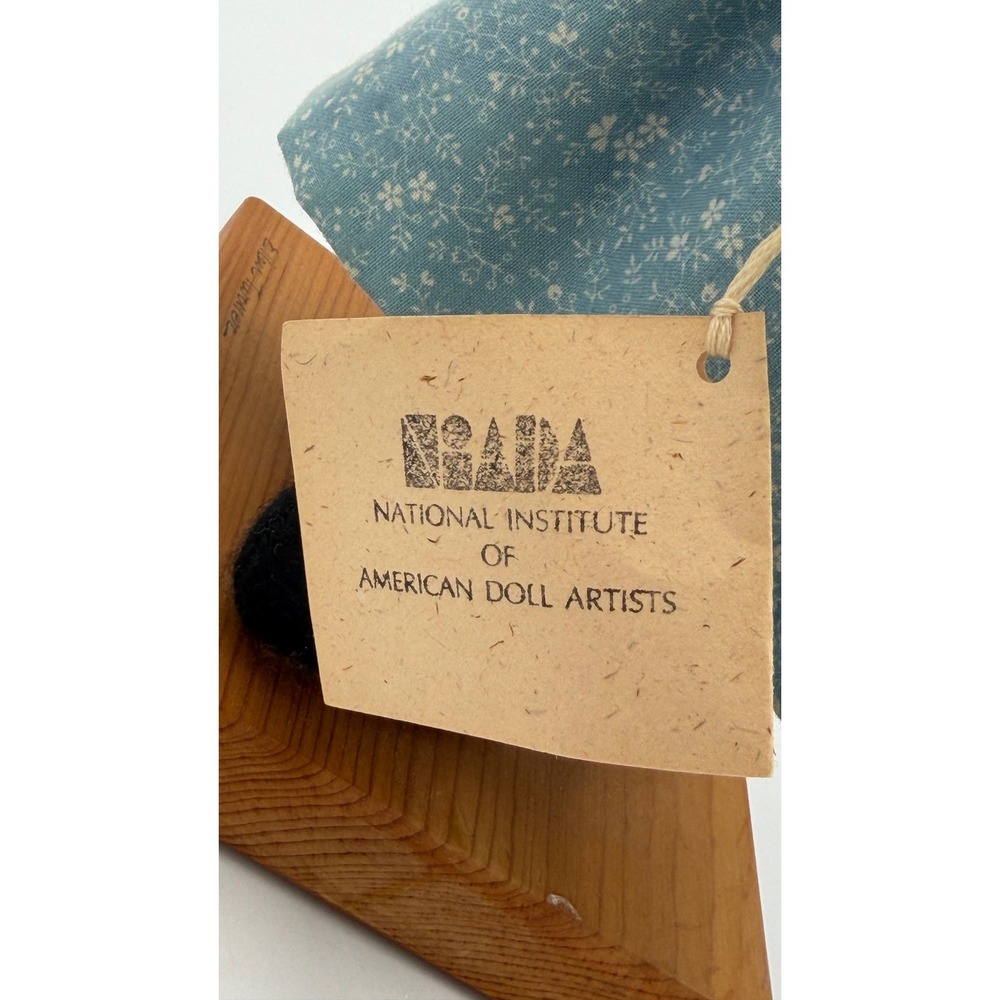 Ellen Turner NIADA Artist Doll Emmie Lou Folk Art Cloth Doll Signed 12.5" - Picture 6 of 15